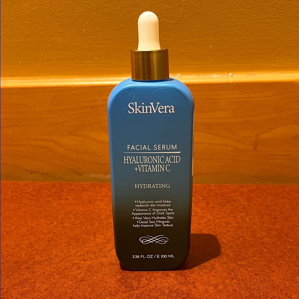 Blue Hydrating Facial Serum with Hyaluronic Acid and Vitamin C